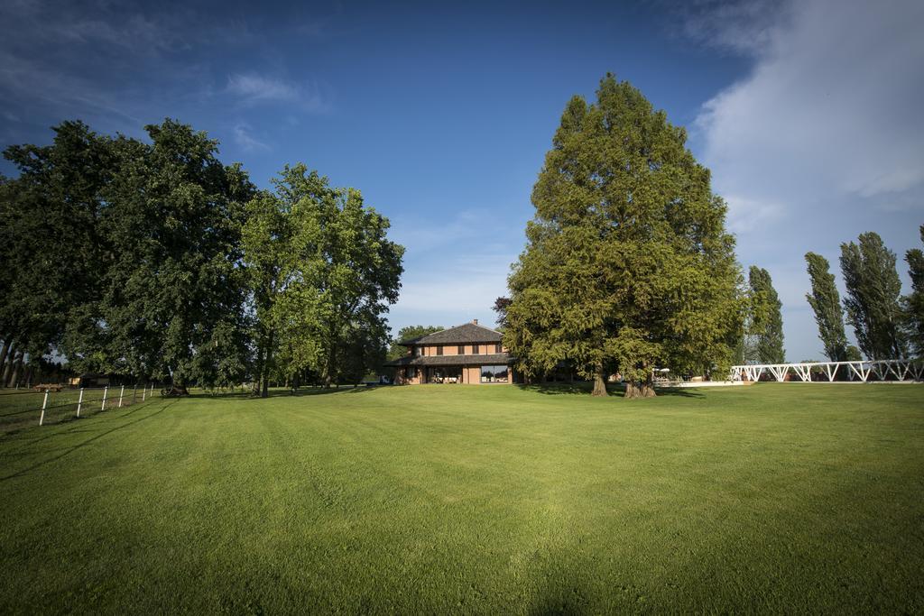 Agriturismo Tenuta "Il Cigno" Villanterio Eksteriør billede